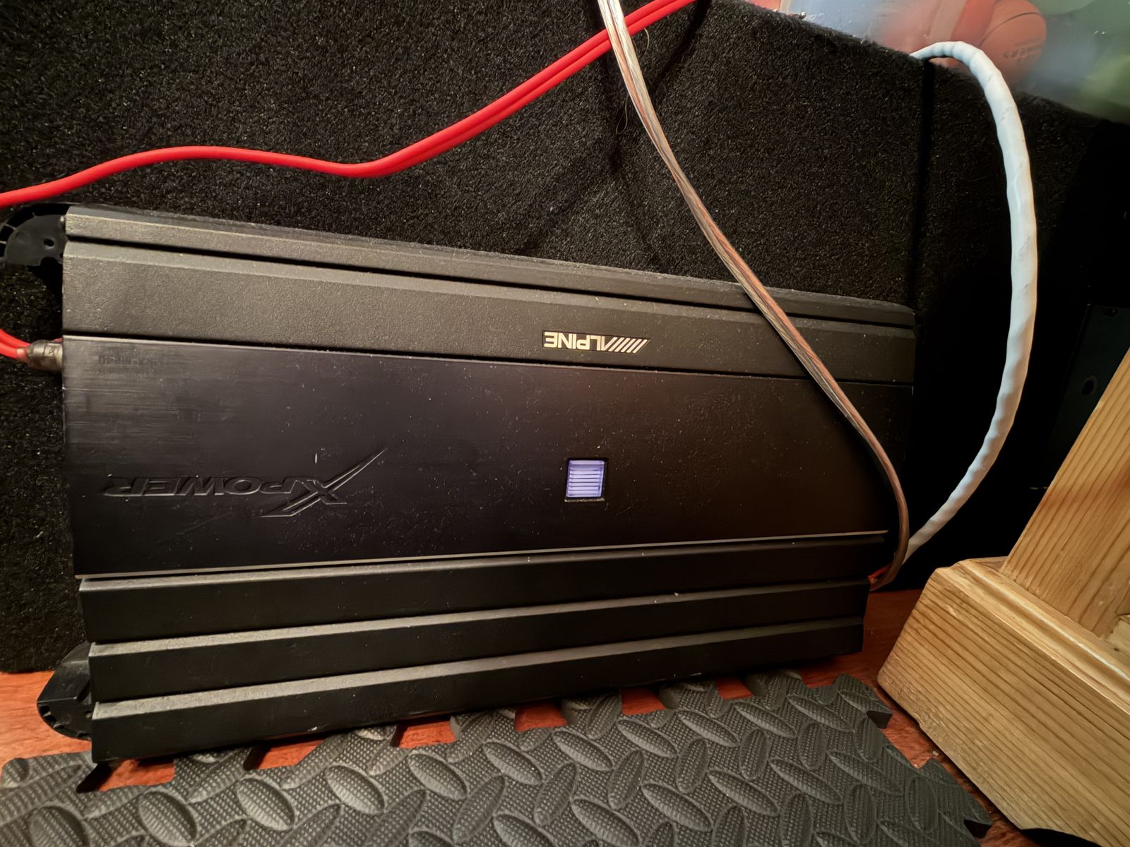 Alpine mrx-m240 Amp
