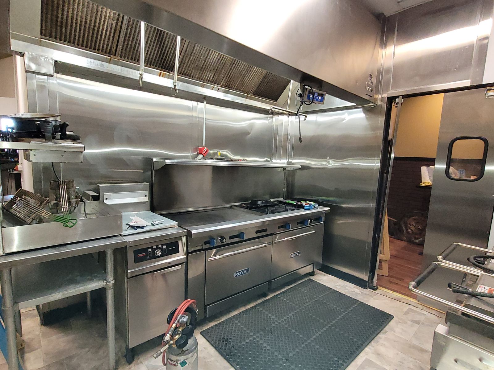 Full Restaurant for sale