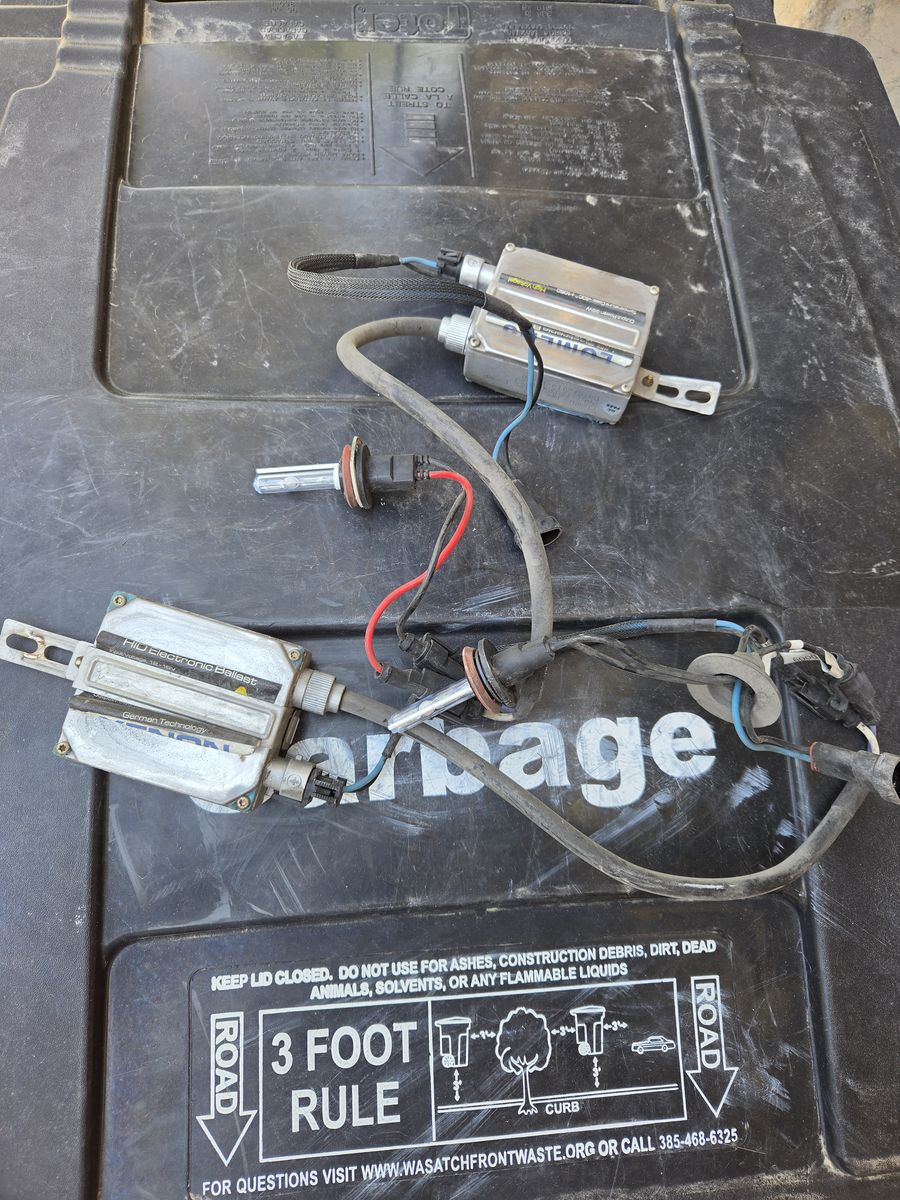 Xenon HID Electronic Ballast Kit with Bulbs and Wiring Harness