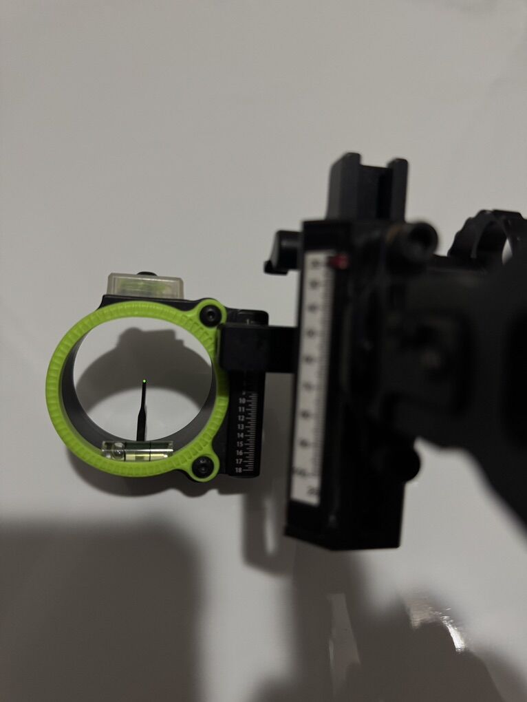 BLACK GOLD SINGLE PIN SLIDER