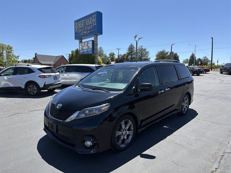 2015 Toyota Sienna SE 8-Passenger