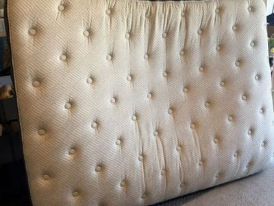 Used Queen Size Tufted Mattress - Comfortable & Durable