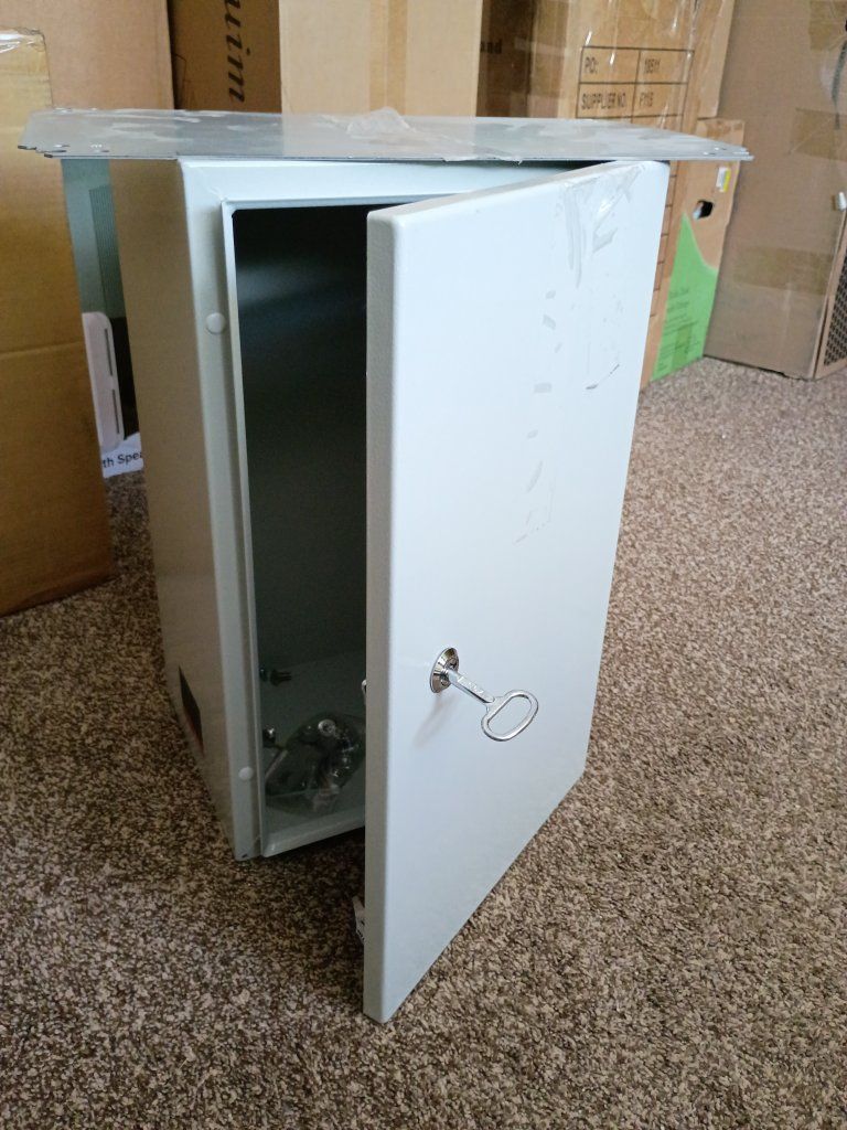 Vevor Spt-502025 Lockable Metal Enclosure Cabinet Storage Box with Key