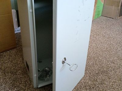 Vevor Spt-502025 Lockable Metal Enclosure Cabinet Storage Box with Key