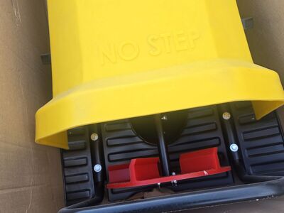 Salt E X salt spreader