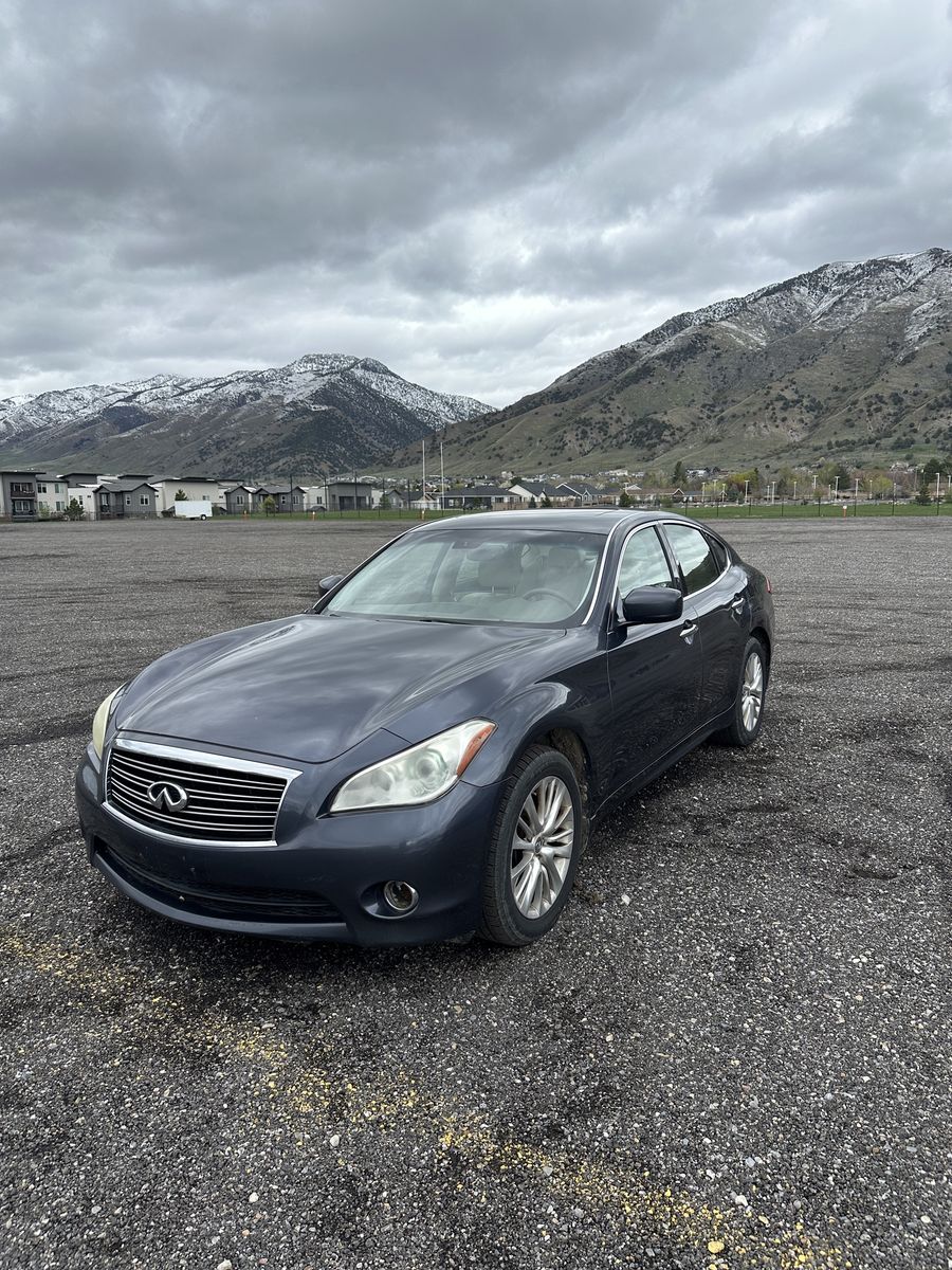 2011 INFINITI M37 x
