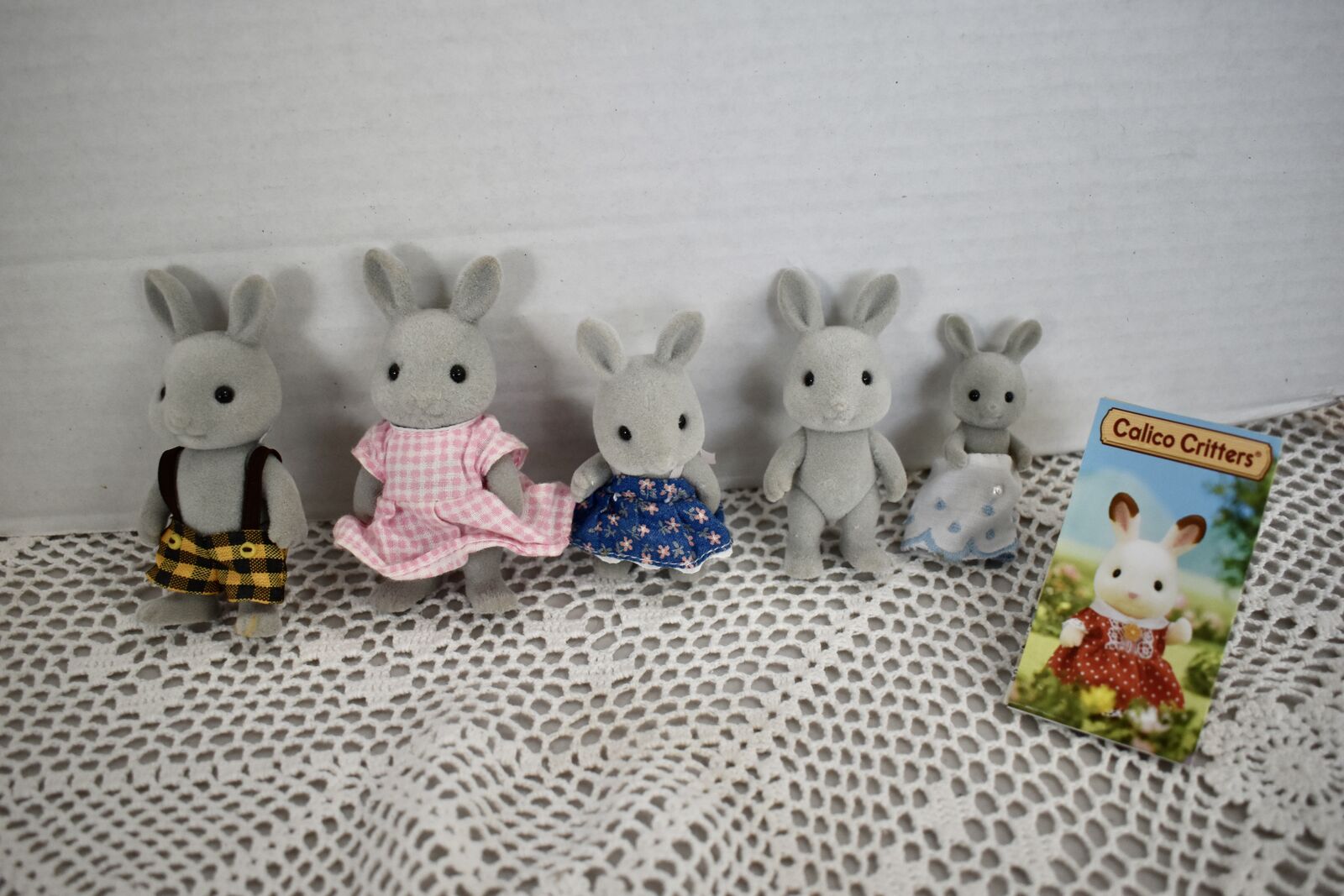 SYLVANIAN CALICO CRITTERS RABBIT FAMILY OF FIVE SWEET BUNNY RABBITS