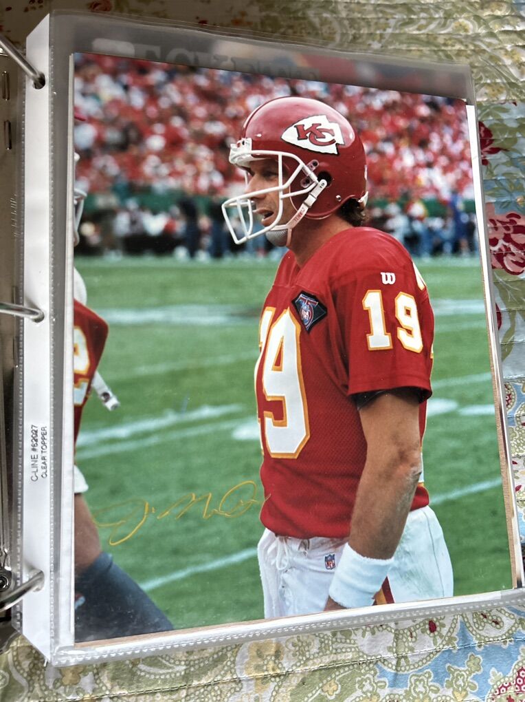 Joe Montana Autograph Football 8x10 Photo Chiefs