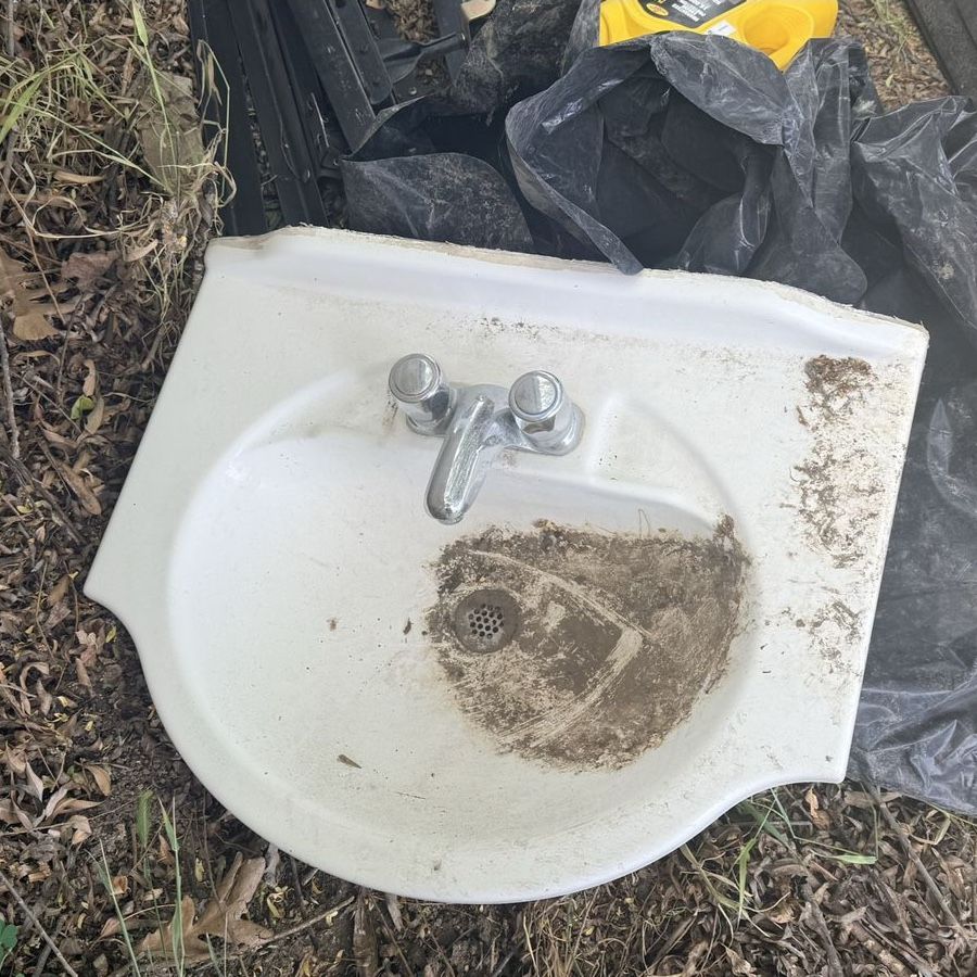 Free ceramic sink.