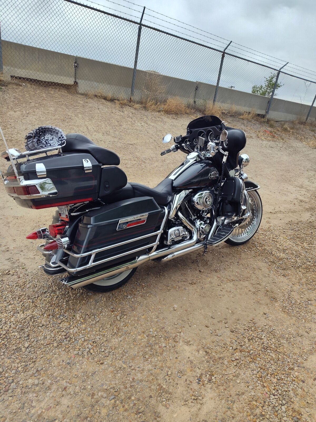 Custom 08 Harley ultra classic & custom hallmark trailer