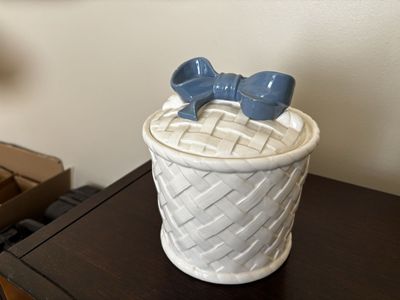 Cookie jar