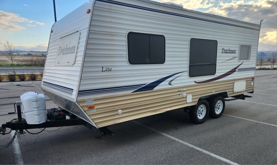 2008 Dutchman lite 18 ft camp trailer