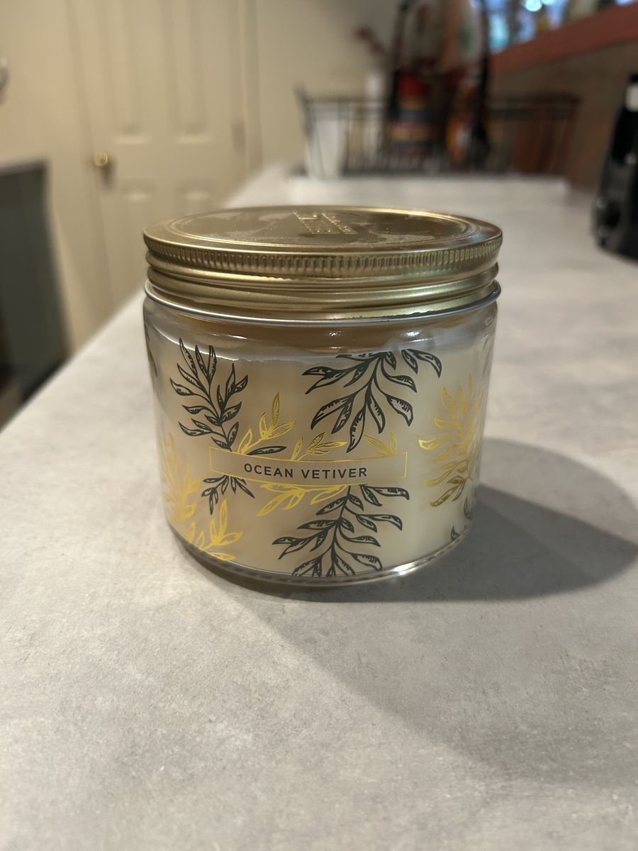 NEW Bellevue Luxury, Ocean Vetiver candle - 3 wick