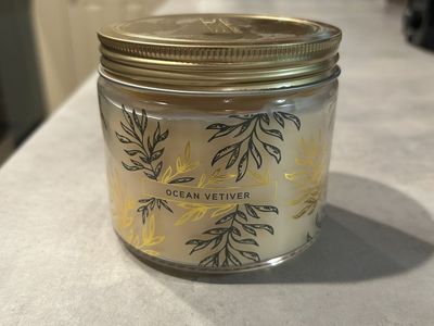 NEW Bellevue Luxury, Ocean Vetiver candle - 3 wick