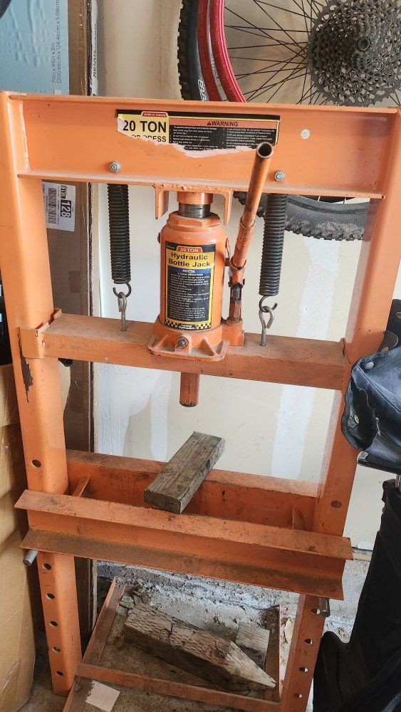 Central Hydraulics 20-Ton Bottle Jack Press
