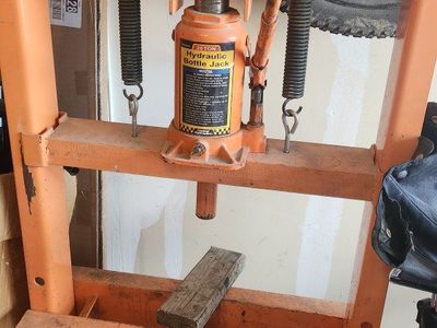 Central Hydraulics 20-Ton Bottle Jack Press