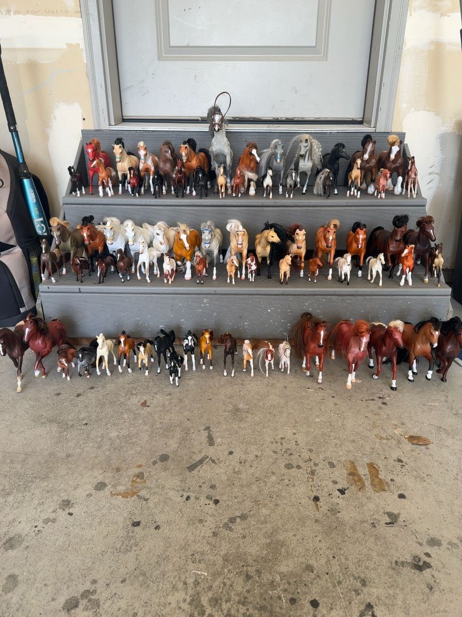 Grand Champions Horse Collection – 82 Horses, Barns & Tons of Accessories