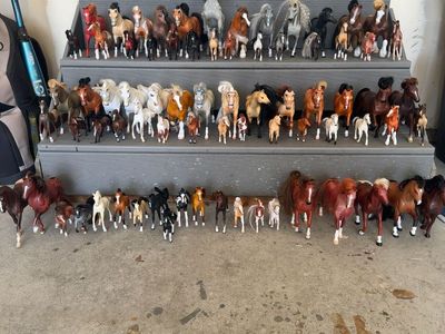 Grand Champions Horse Collection – 82 Horses, Barns & Tons of Accessories