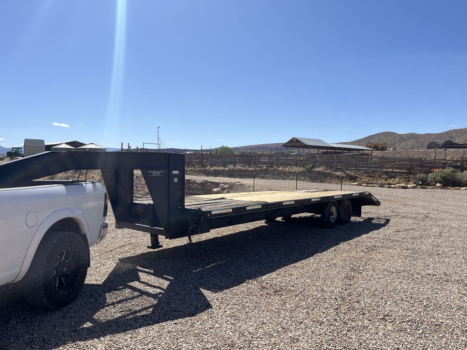 28’ Gooseneck Trailer