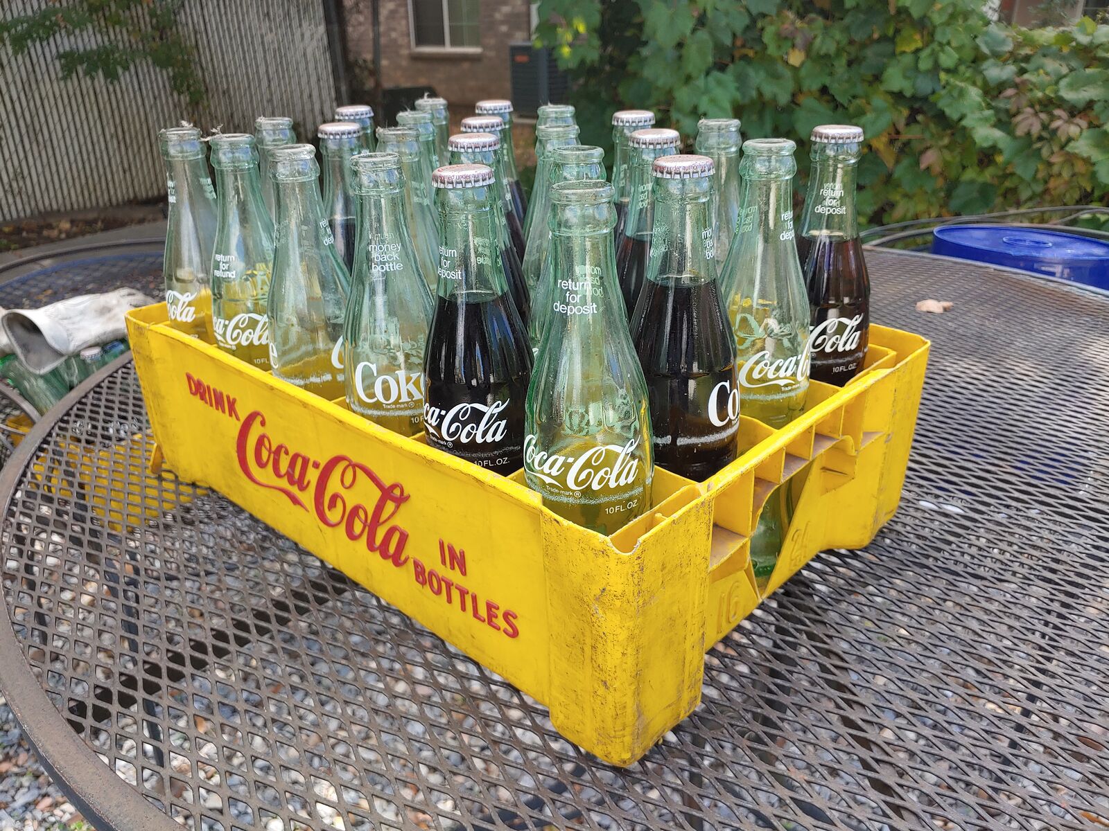 Vintage Coke / Coca-Cola Yellow Plastic 24 Bottle Soda Crate with Bottles