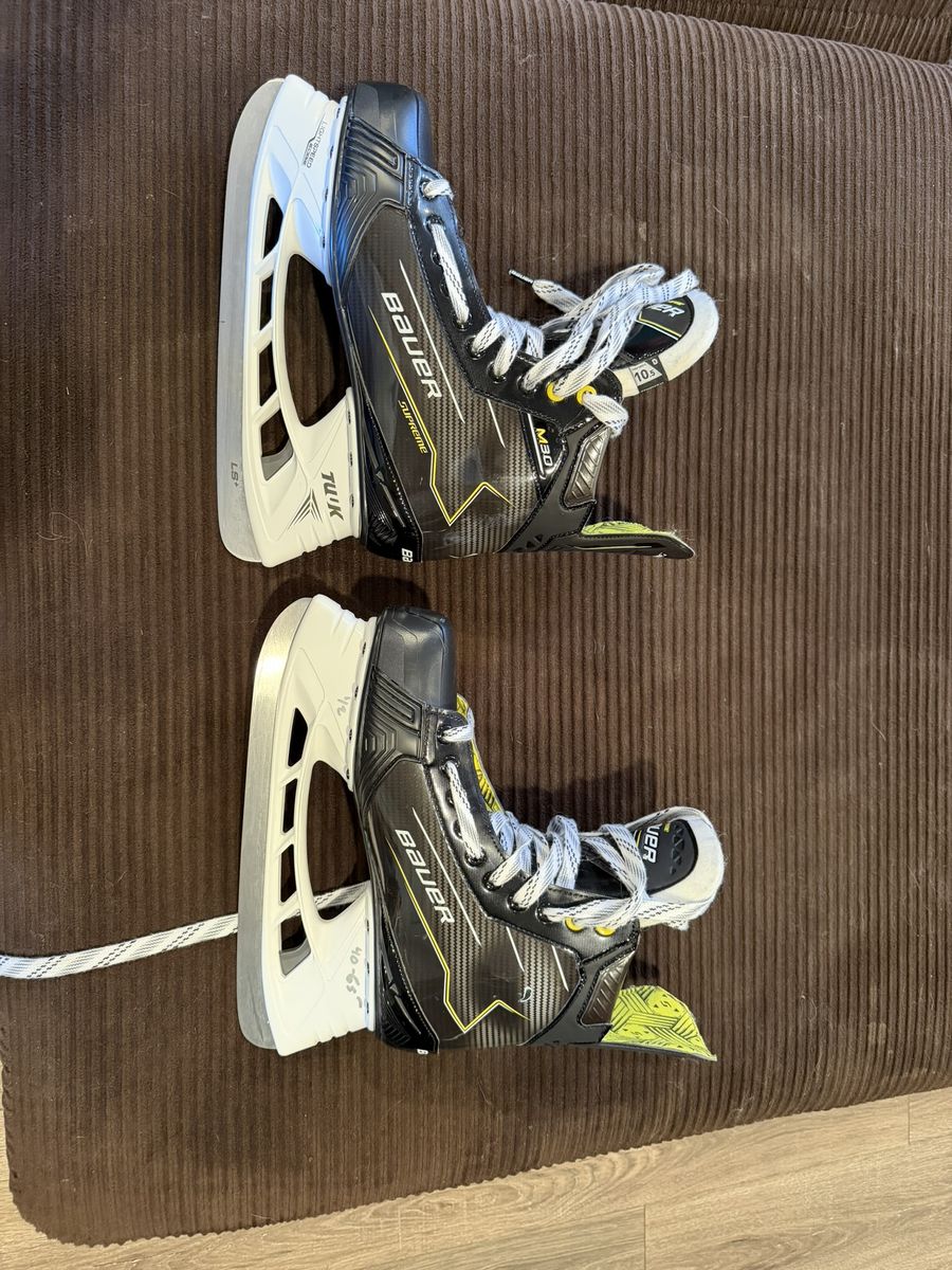 Near New Bauer M30 Hockey skates 10.5 D