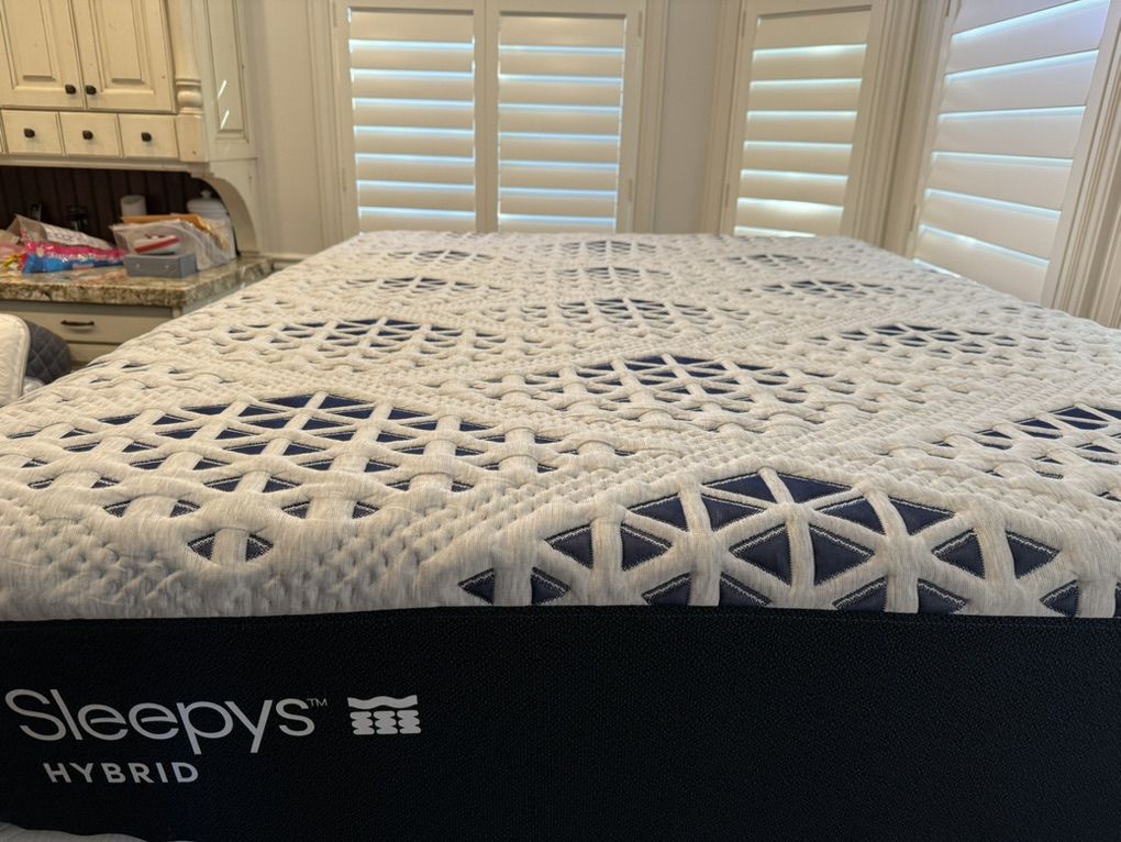High End! Queen Sleepys Hybrid Mattress! Only $250