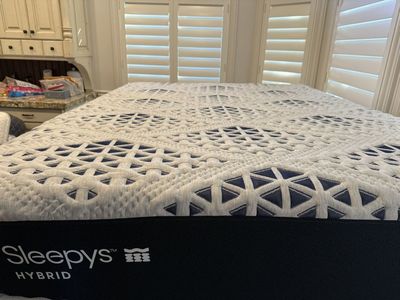 High End! Queen Sleepys Hybrid Mattress! Only $250