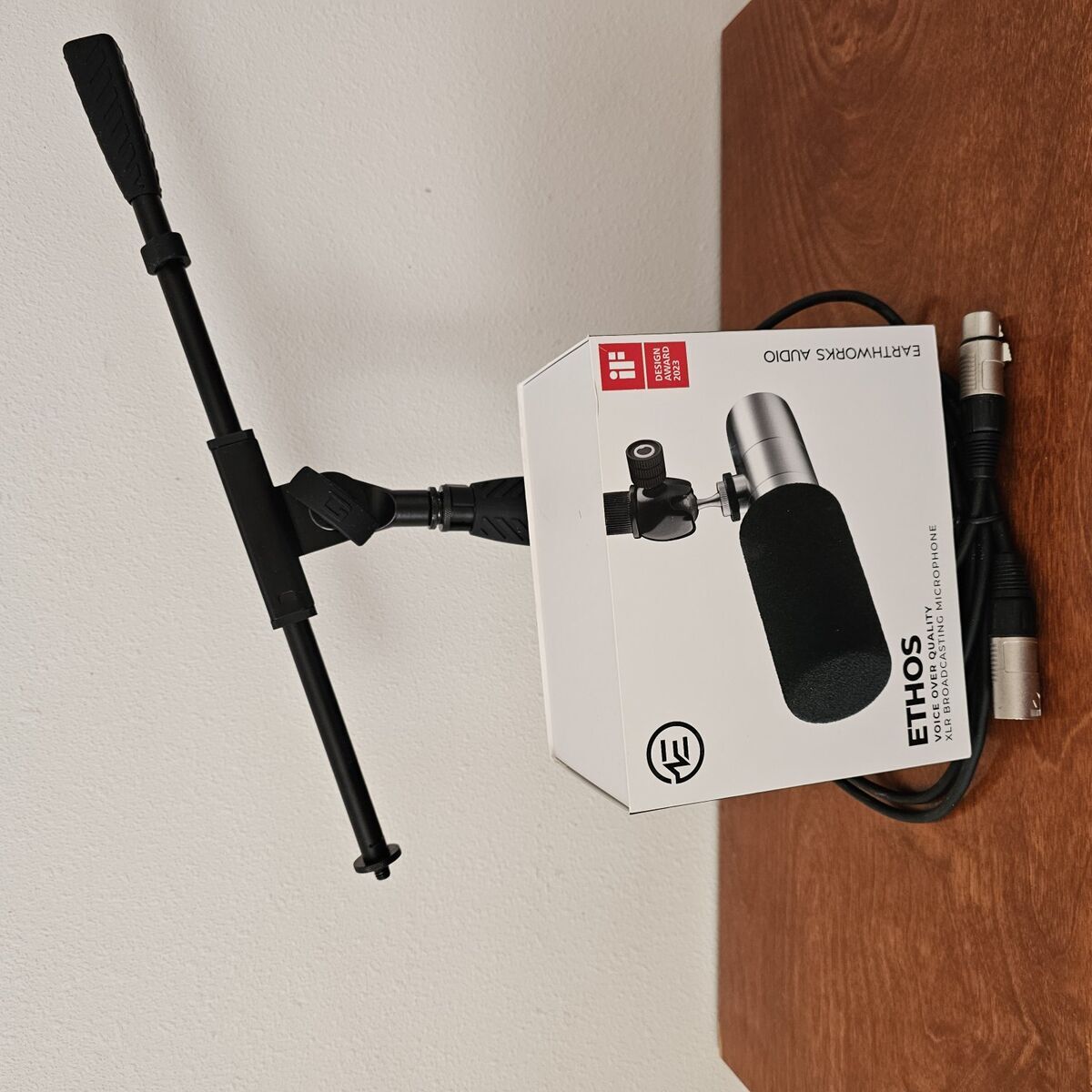 Earthworks Ethos - XLR Condenser Broadcast Microhpone - Pro Studio Audio - Podcast - Streaming Content Creation