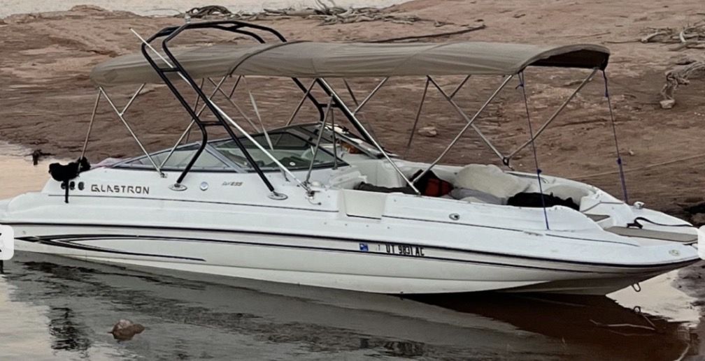 2004 Glastron DX235 Deck Boat 23’mVolvo Penta 385. 2 sets of dual props