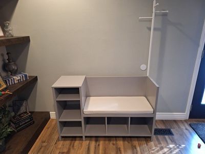 kids bench and book shelve. 40.00$
