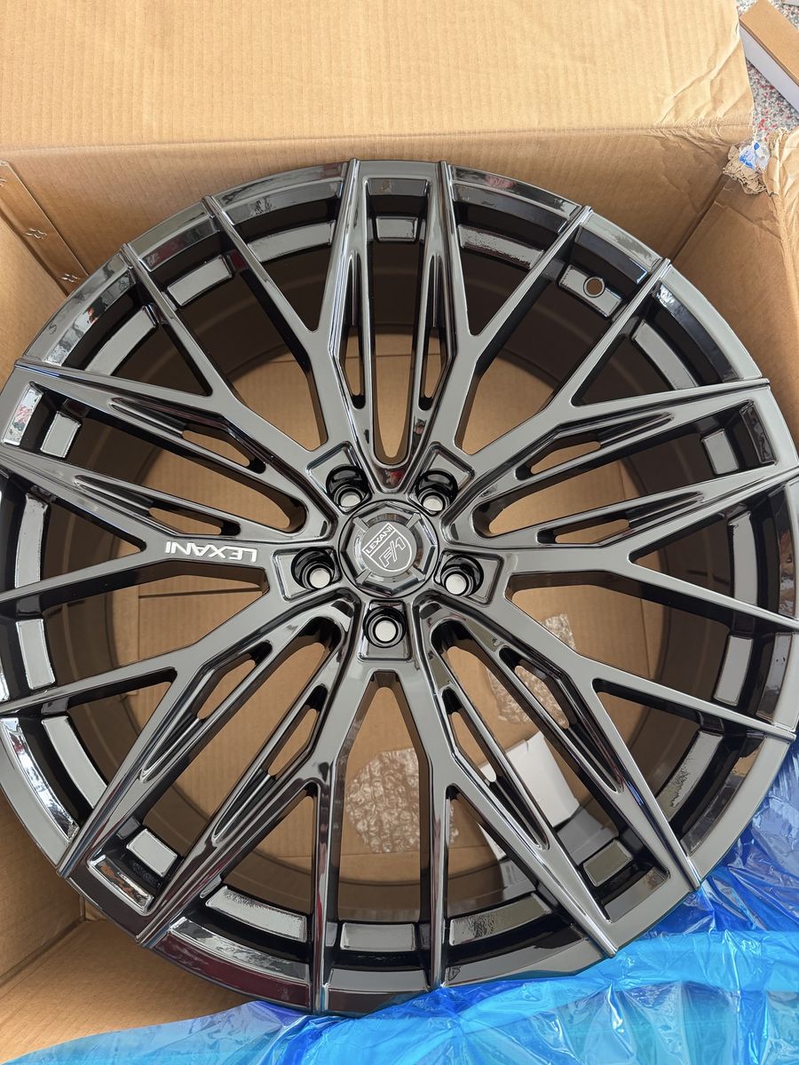 22in Lexani Aries wheels - Brand New