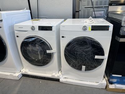 New Samsung 2.4 and 4.0 electric Compact Washer and Dryer Stackable Set