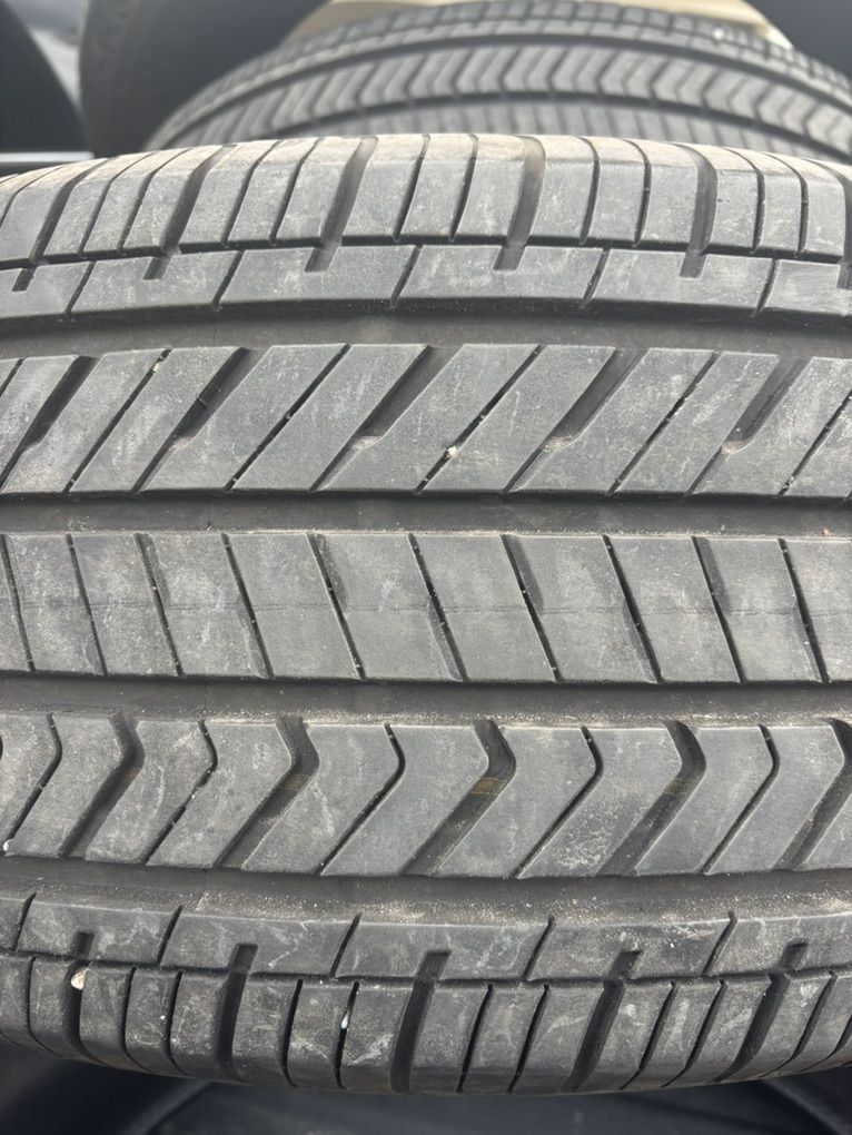 Almost New Tires 265 50 20