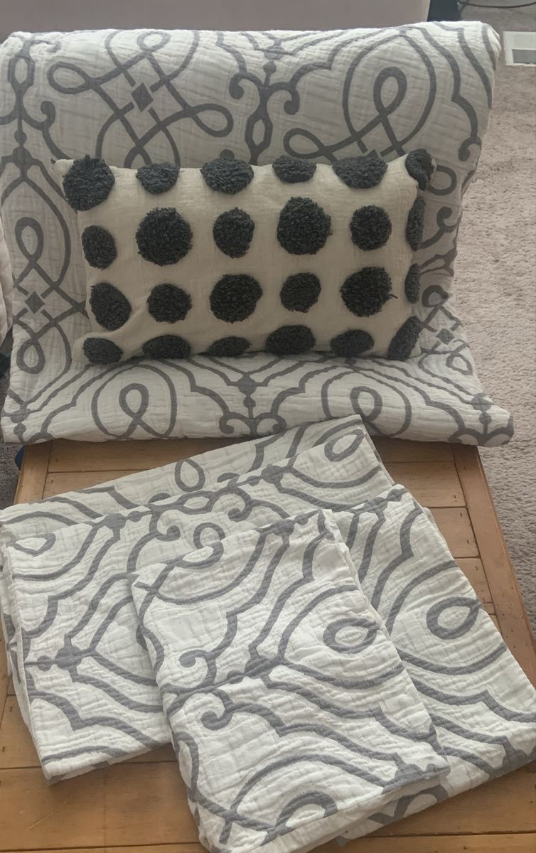 King sized bedding from Pottery Barn.  High quality.