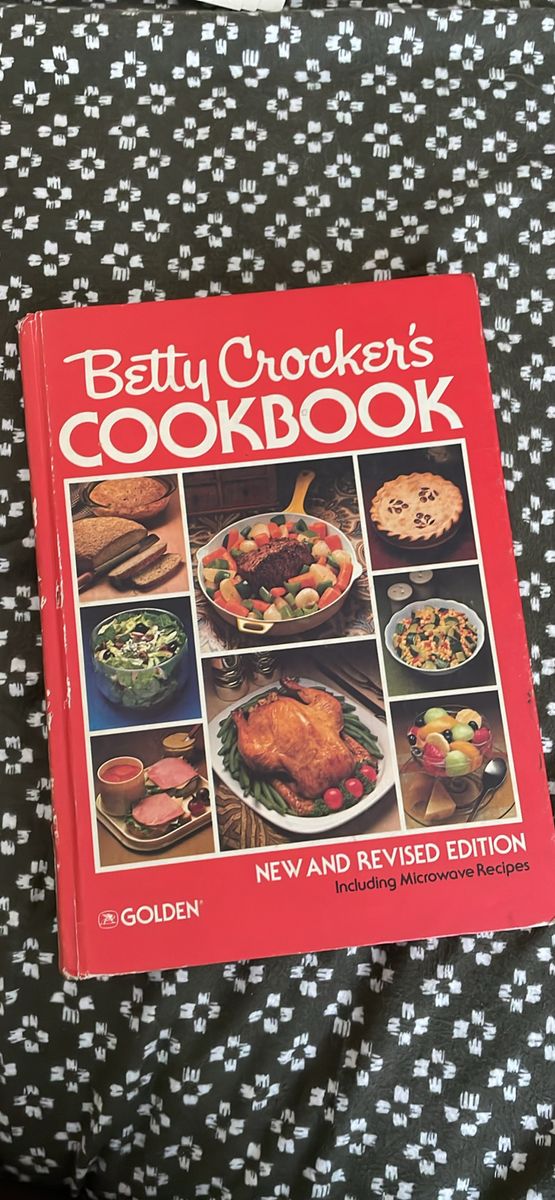 Vintage 1981 Betty Crocker’s cookbook with extra recipes