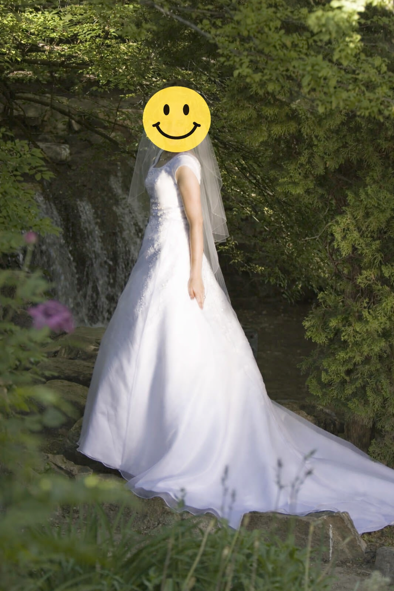Elegant White Wedding Gown — Worn Once, Preserved Since 2006