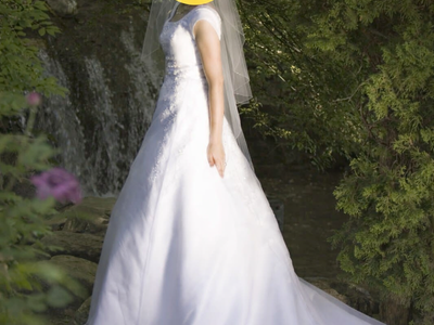 Elegant White Wedding Gown — Worn Once, Preserved Since 2006