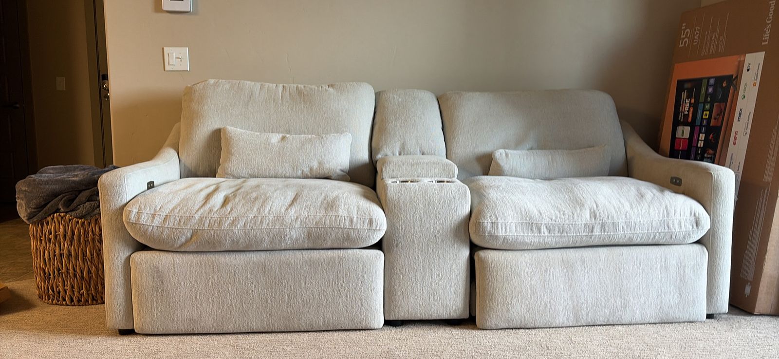 Comfort Reclining Loveseat w/ Console & Cup Holders - Light Gray, Excellent Condition