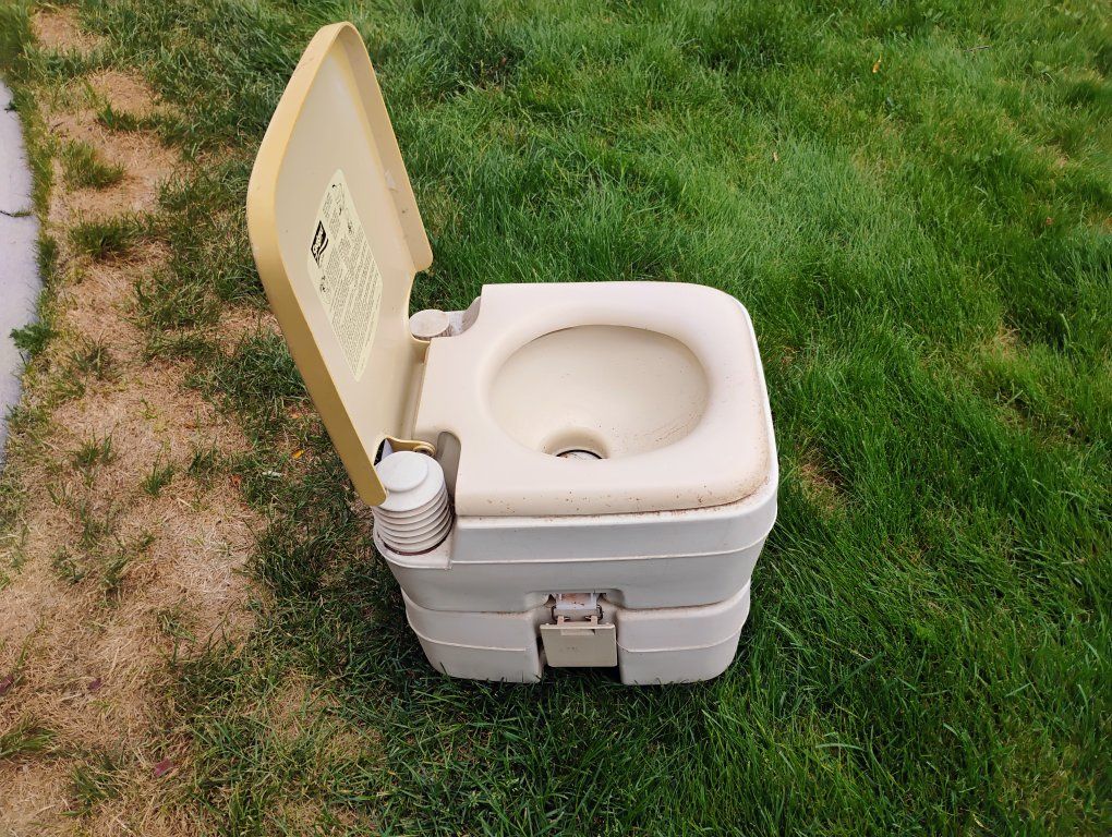 Portable toilet