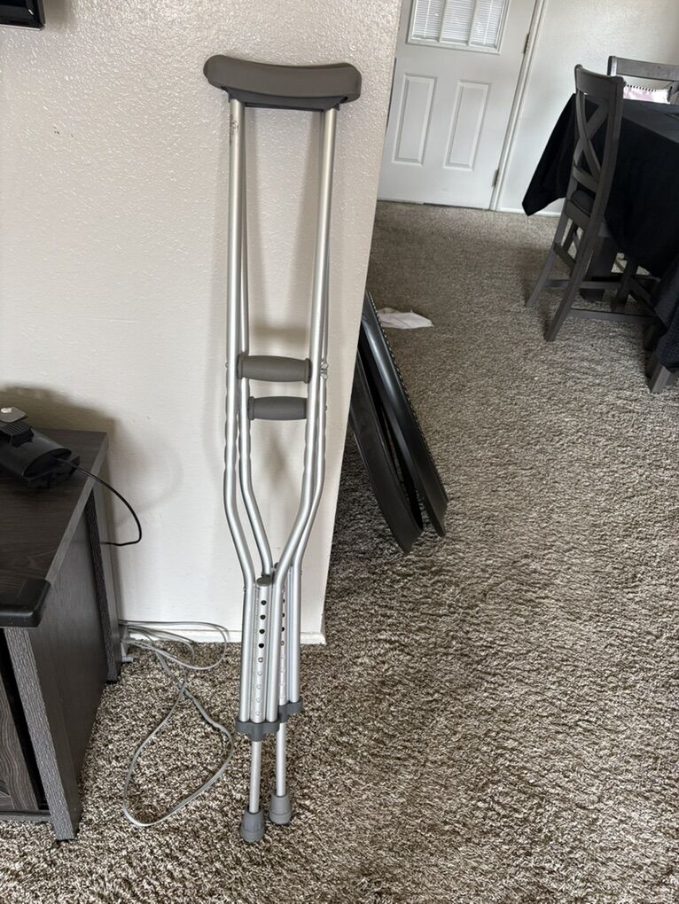 Adjustable Aluminum Crutches