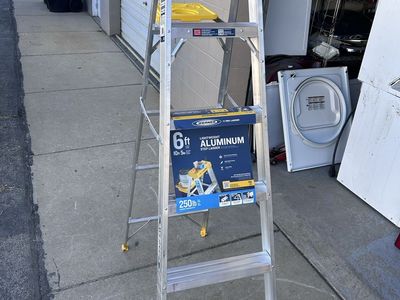 Brand new 6ft aluminum ladder