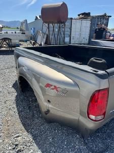 03-07 FORD DUALLY LONG BED CHAMPAGNE