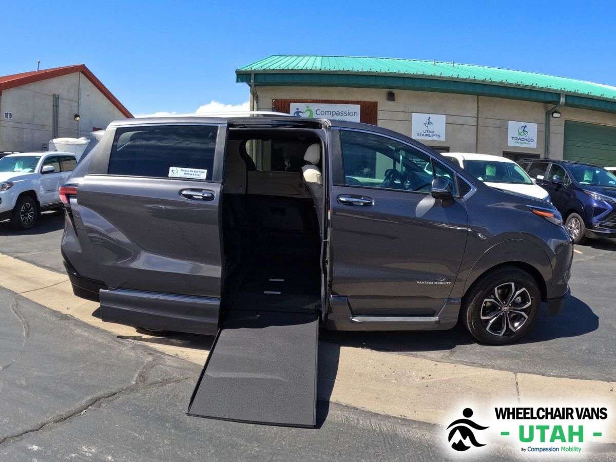2025 Toyota Sienna Platinum 7-Passenger