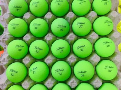 200 Excellent Titleist colored golf balls