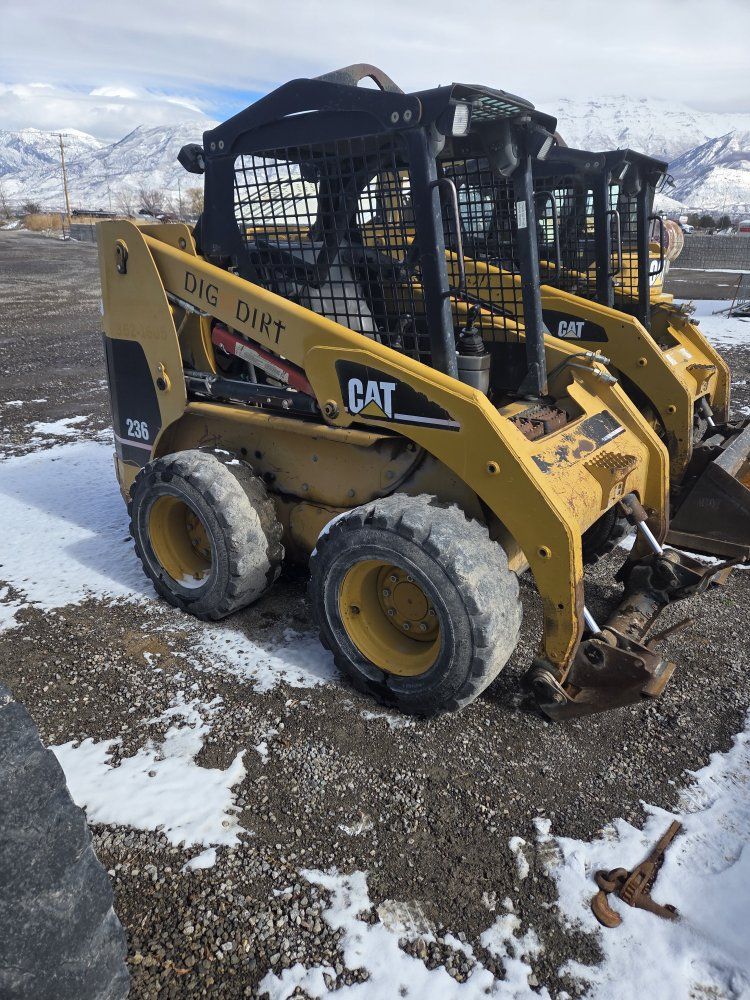 cat 236b