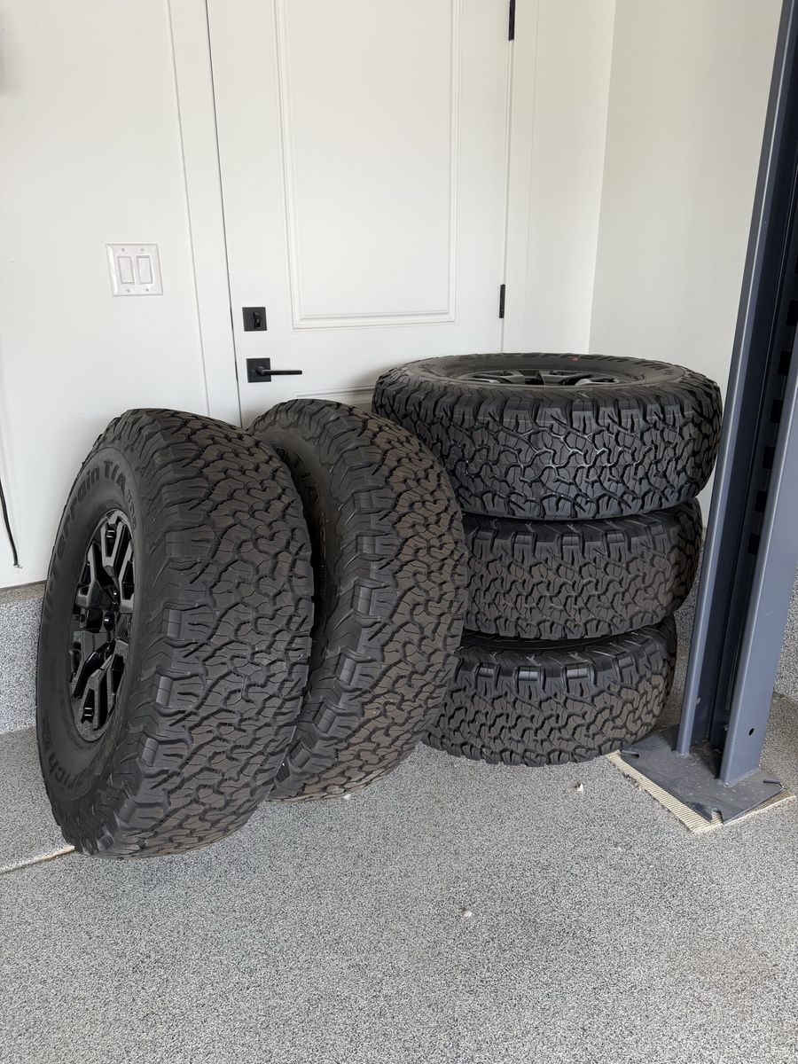 Set of 5 Bronco Raptor takeoffs 37” tires and 17” wheels - Excellent Condition