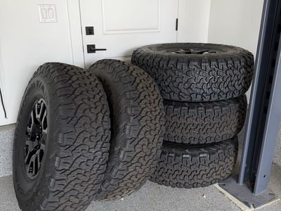Set of 5 Bronco Raptor takeoffs 37” tires and 17” wheels - Excellent Condition