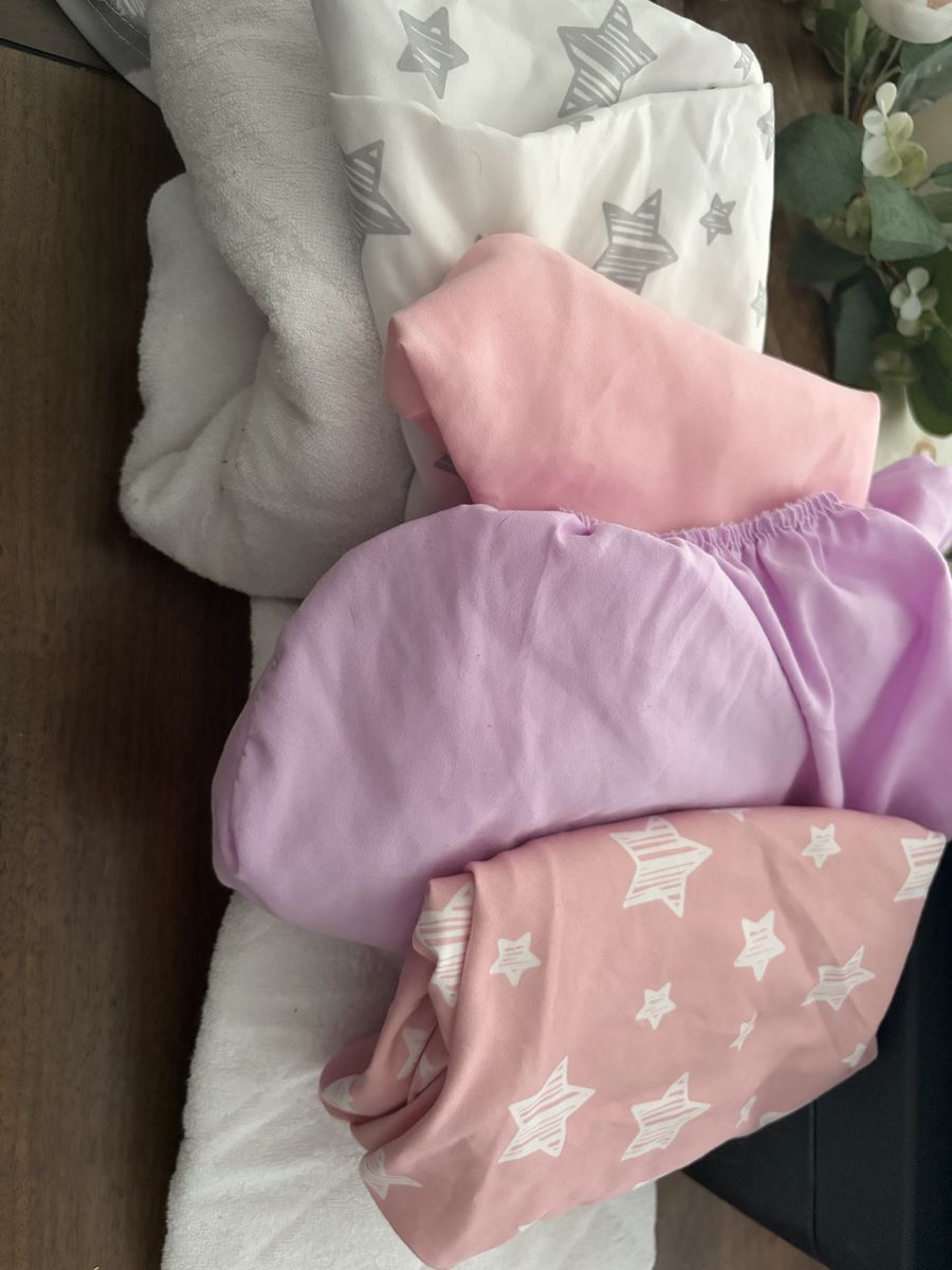 Bassinet mattress protectors and sheets