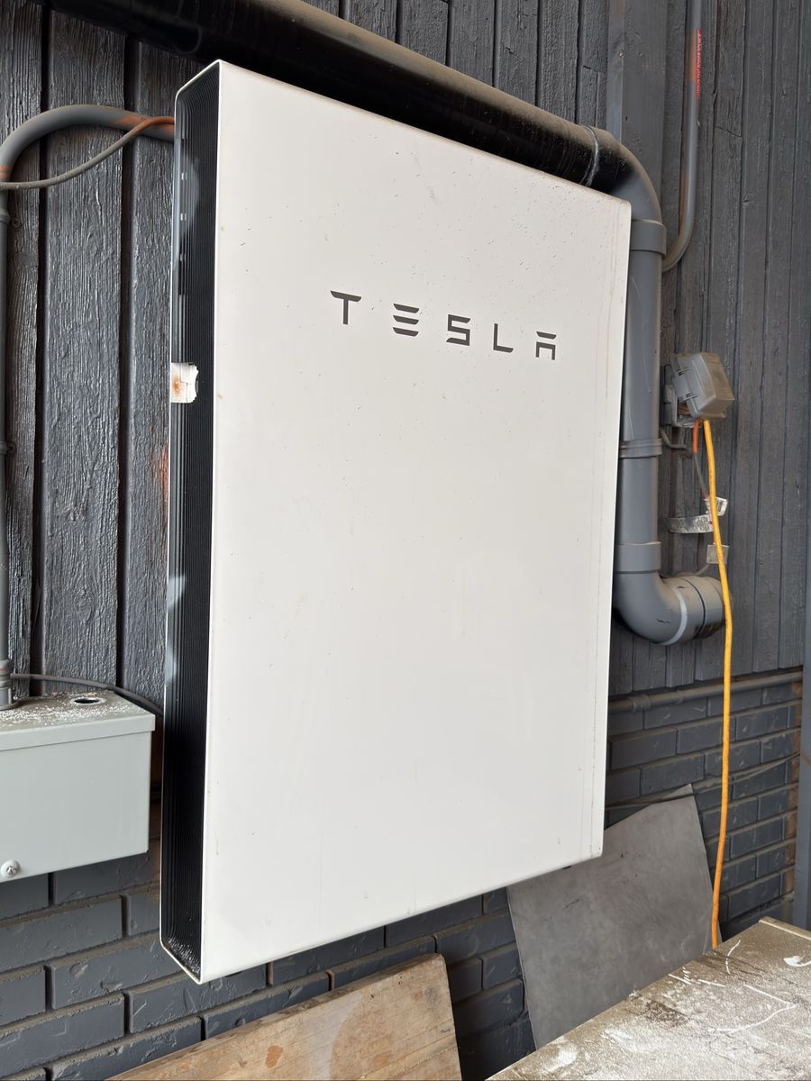 Tesla powerwall 2 13.5 KWh and Solar inverter for home backup and battery backup