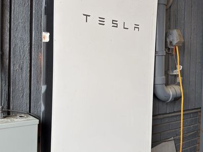 Tesla powerwall 2 13.5 KWh and Solar inverter for home backup and battery backup